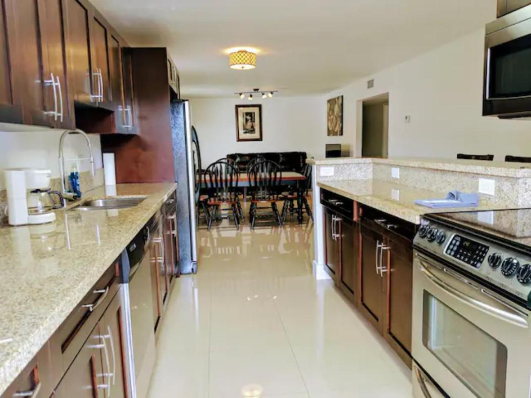 A4 - Endless Summer Rentals - Downtown Apartment Near Park, Ports, And Beach Fort Lauderdale Exterior photo